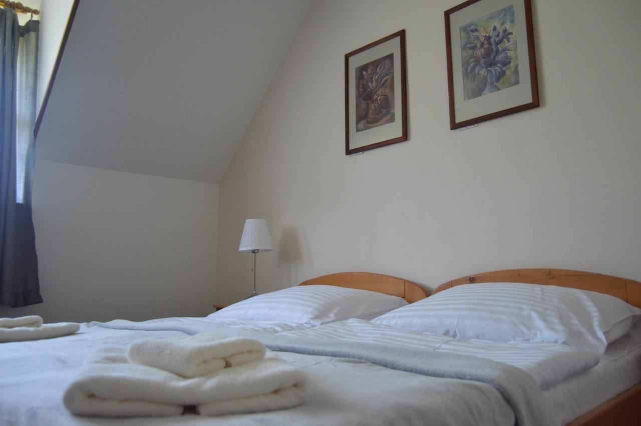 Motel Gombas Екстер'єр фото
