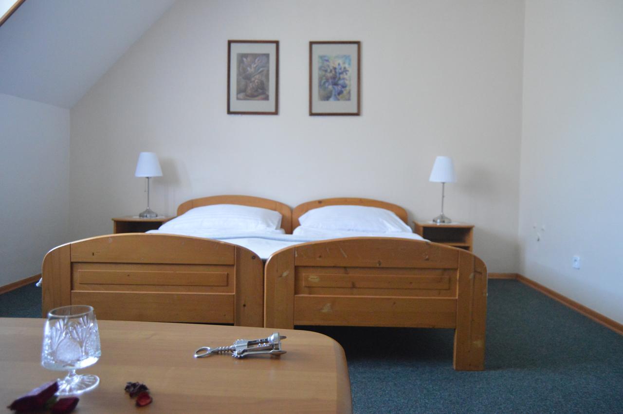 Motel Gombas Екстер'єр фото